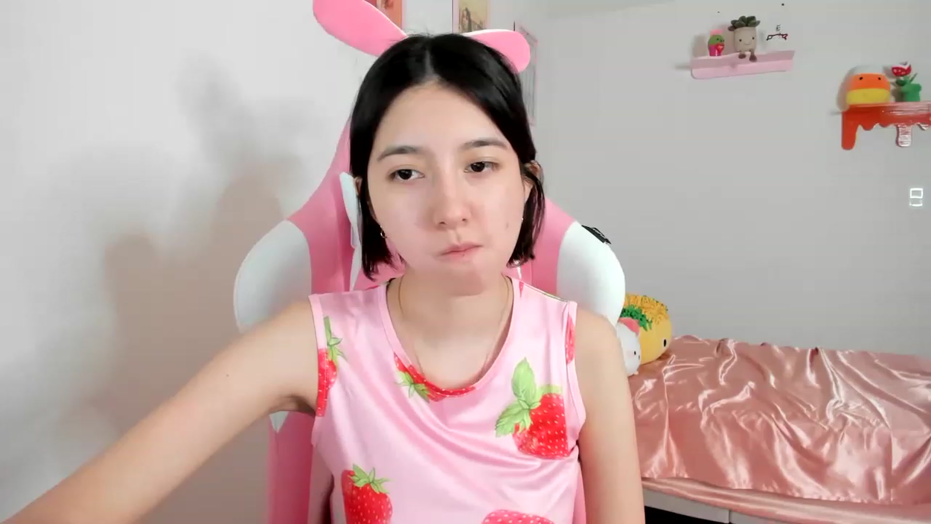 Gallery image thumbnail from Cherrycute666's myfreecams stream on, 04/17/2023, 07:02 image 5 of 20