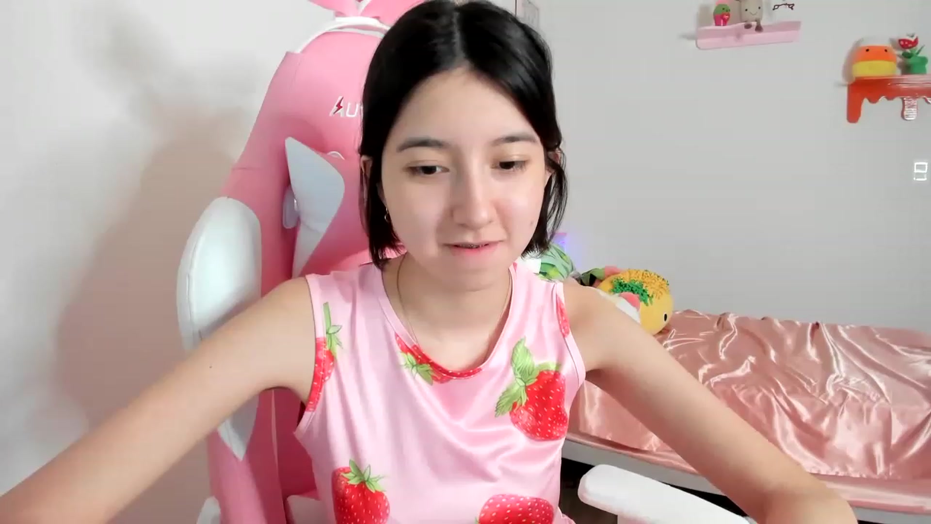 Gallery image thumbnail from Cherrycute666's myfreecams stream on, 04/17/2023, 07:02 image 11 of 20