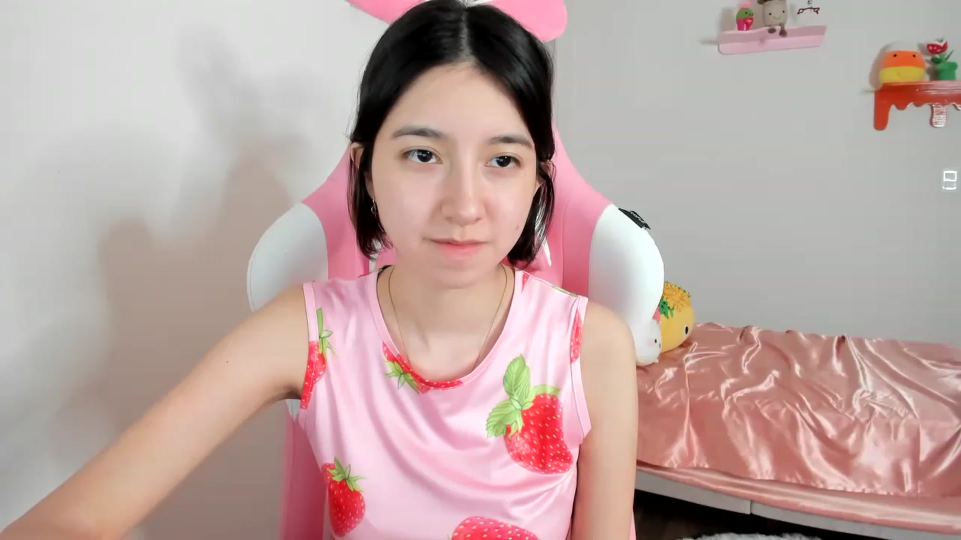 Gallery image thumbnail from Cherrycute666's myfreecams stream on, 04/17/2023, 07:02 image 8 of 20