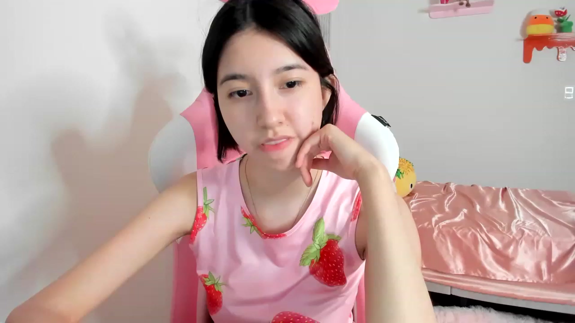 Gallery image thumbnail from Cherrycute666's myfreecams stream on, 04/17/2023, 07:02 image 10 of 20