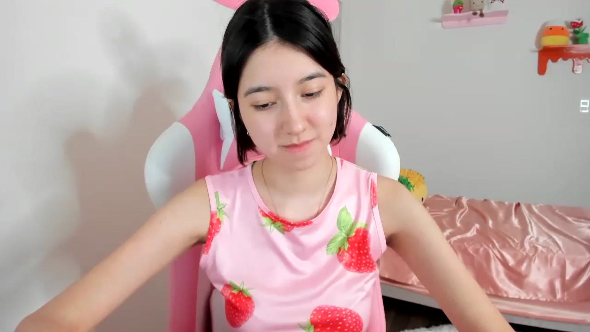 Gallery image thumbnail from Cherrycute666's myfreecams stream on, 04/17/2023, 07:02 image 7 of 20