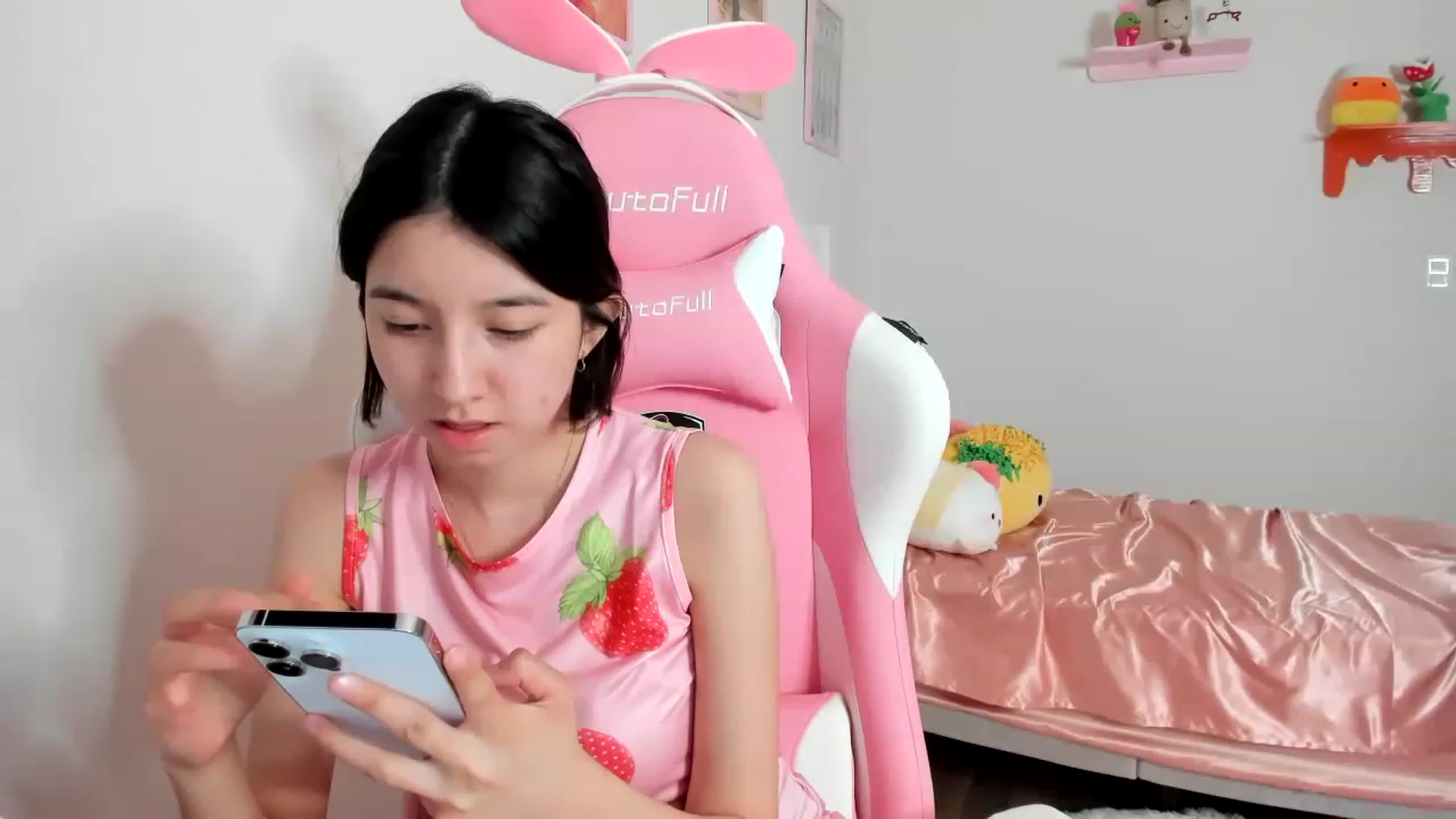 Gallery image thumbnail from Cherrycute666's myfreecams stream on, 04/17/2023, 07:02 image 14 of 20
