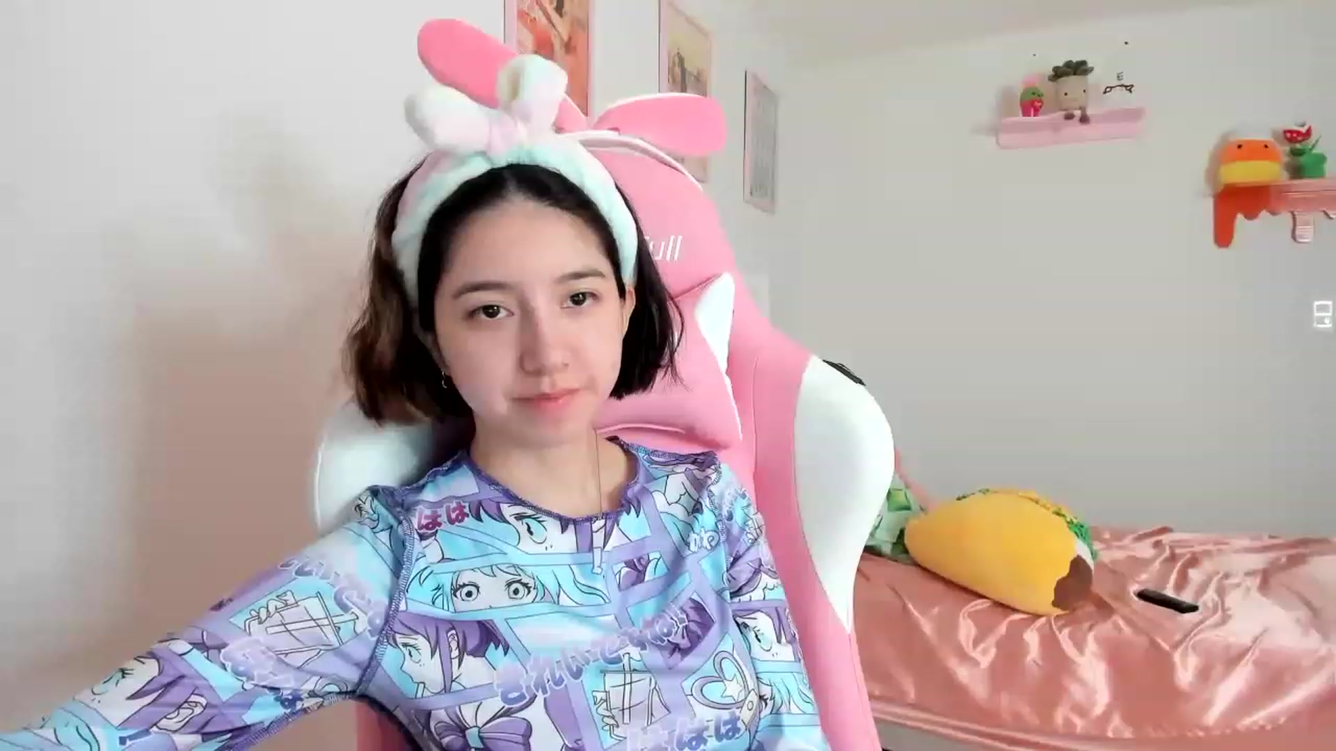 Gallery image thumbnail from Cherrycute666's myfreecams stream on, 04/17/2023, 15:17 image 5 of 20