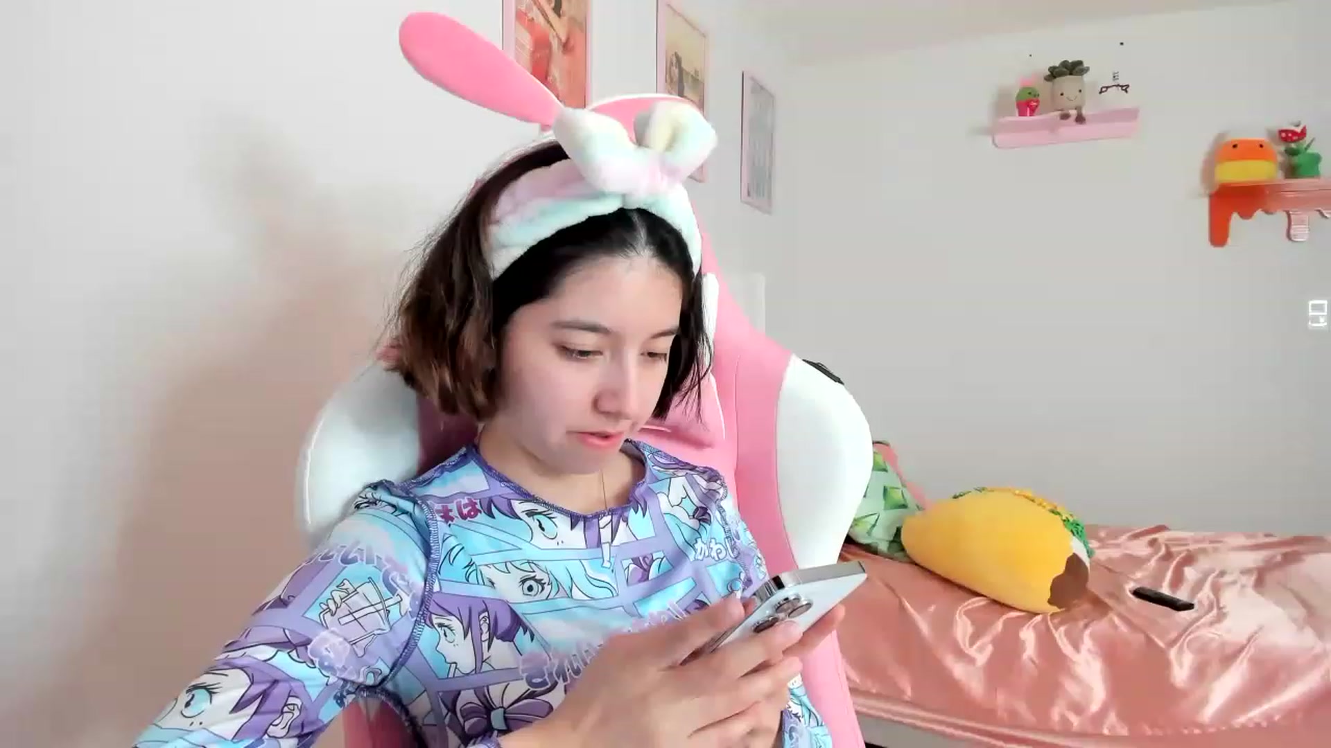 Gallery image thumbnail from Cherrycute666's myfreecams stream on, 04/17/2023, 15:17 image 6 of 20