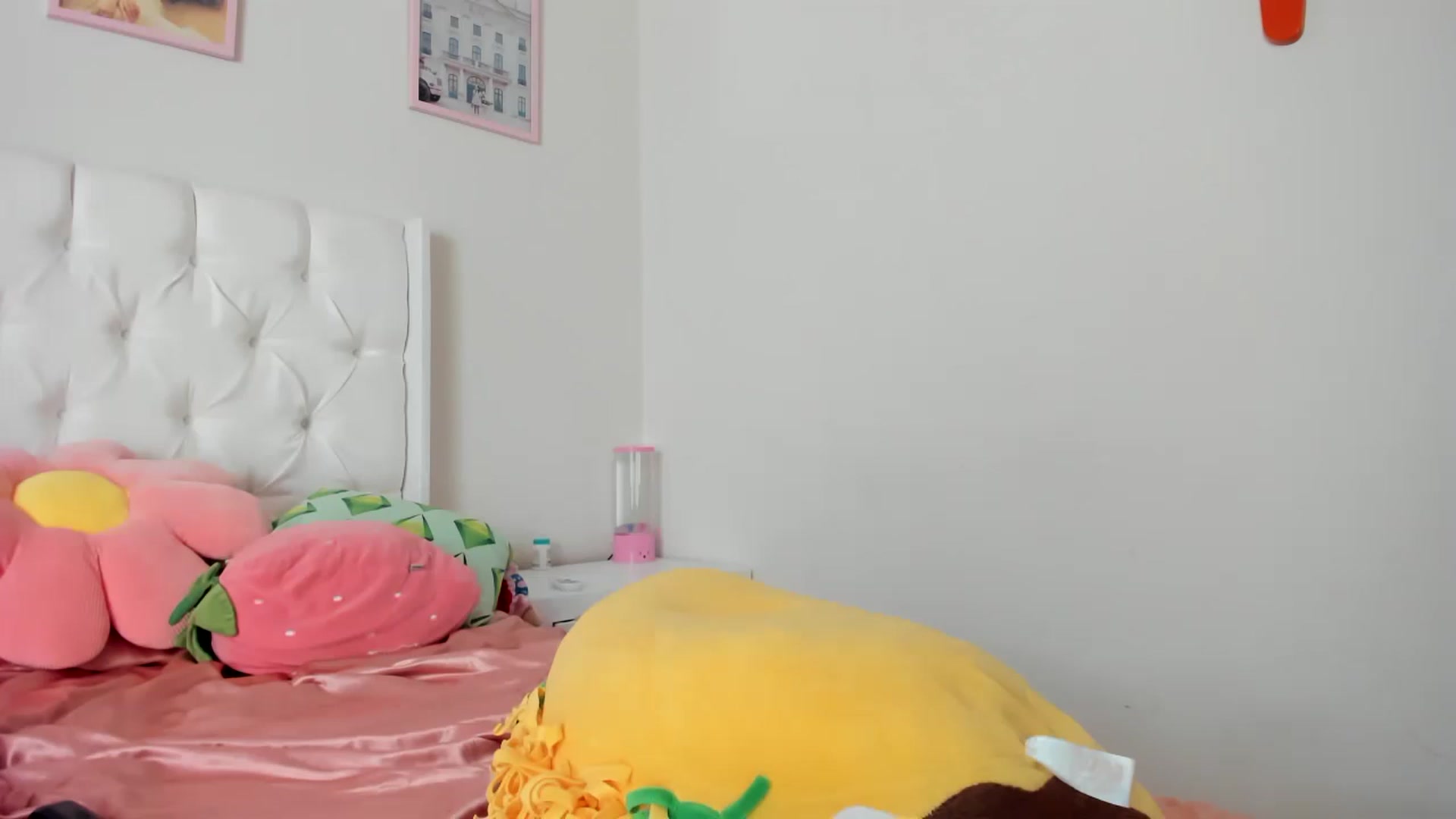 Gallery image thumbnail from Cherrycute666's myfreecams stream on, 04/17/2023, 19:28 image 14 of 20