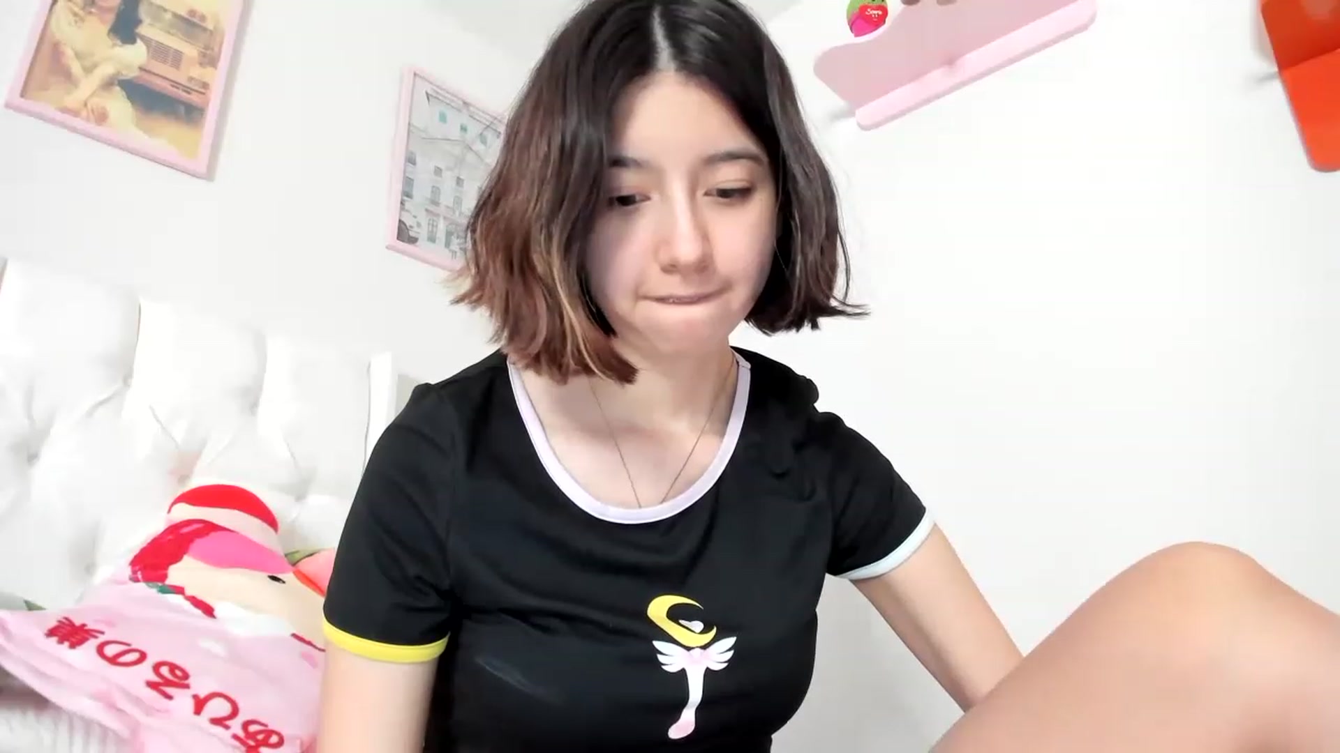 Gallery image thumbnail from Cherrycute666's myfreecams stream on, 04/18/2023, 04:52 image 19 of 20