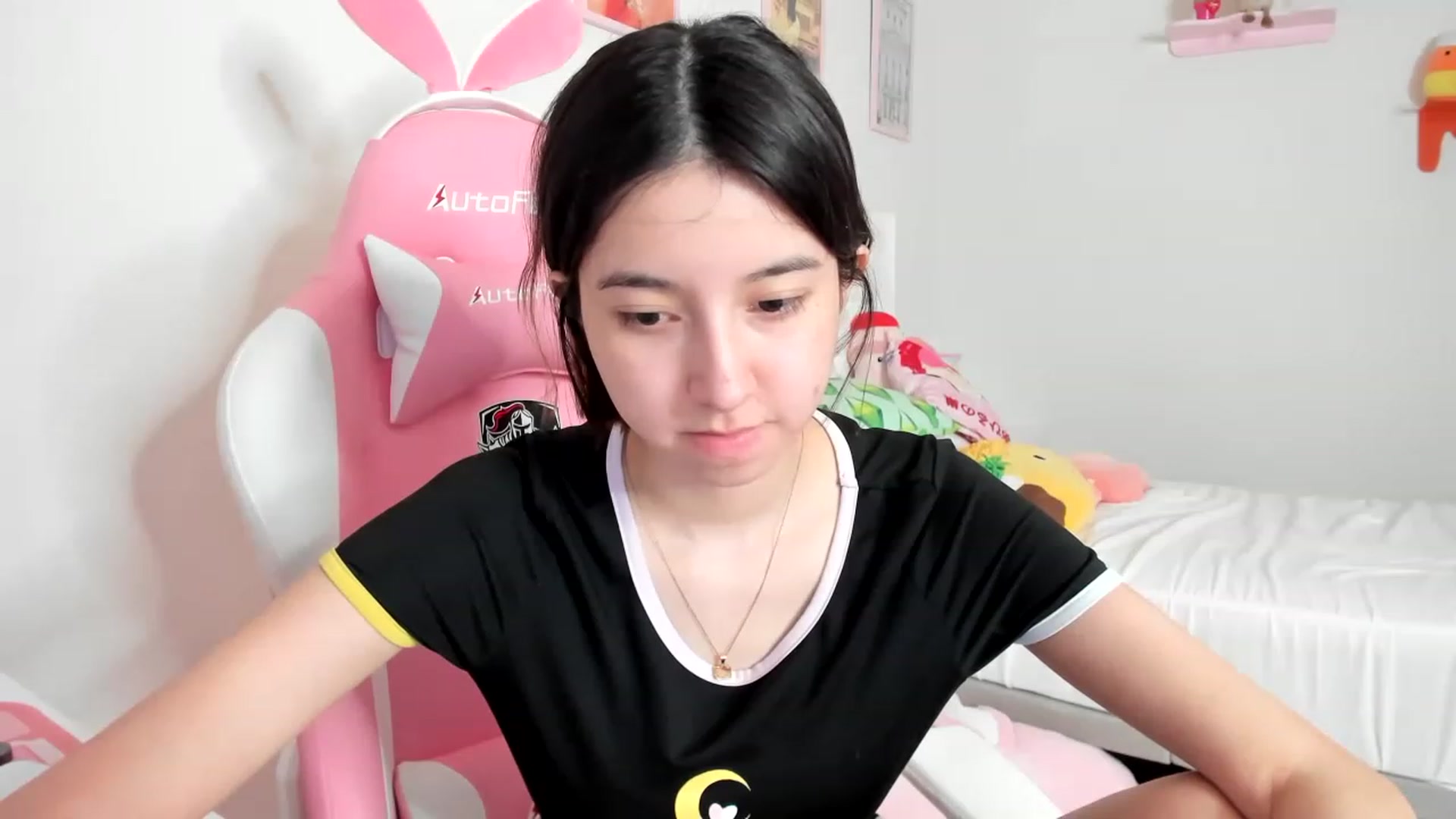 Gallery image thumbnail from Cherrycute666's myfreecams stream on, 04/18/2023, 07:00 image 13 of 20