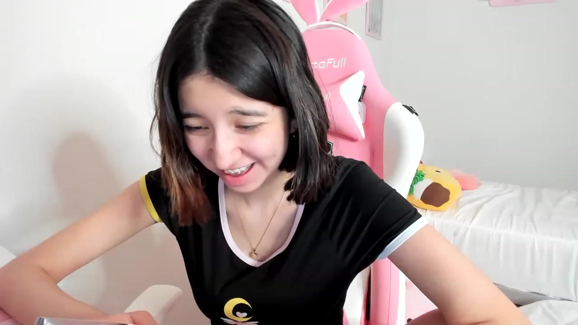 Gallery image thumbnail from Cherrycute666's myfreecams stream on, 04/18/2023, 07:00 image 19 of 20