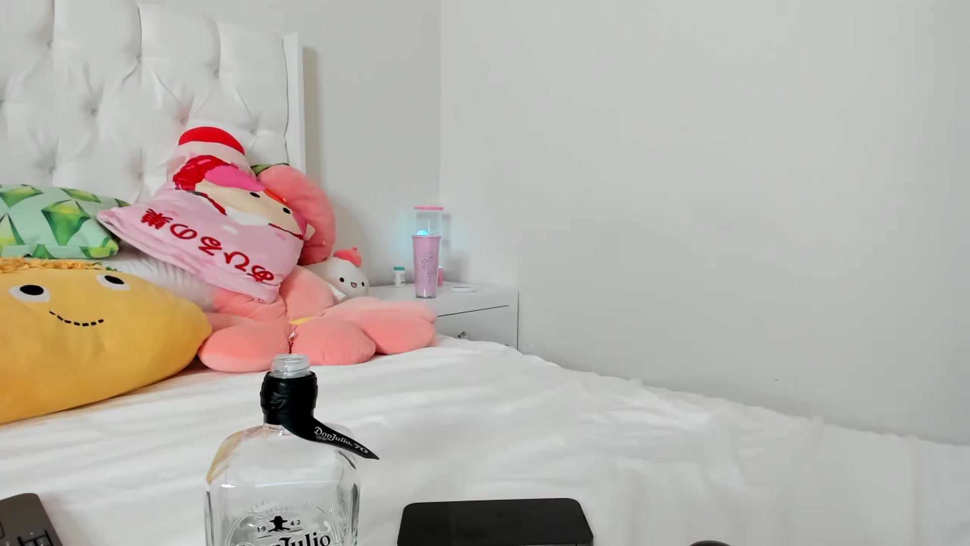 Gallery image thumbnail from Cherrycute666's myfreecams stream on, 04/18/2023, 07:00 image 3 of 20