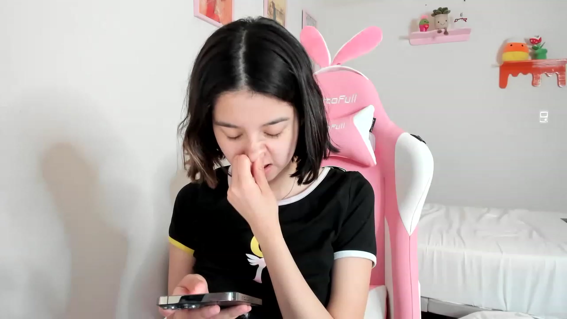 Gallery image thumbnail from Cherrycute666's myfreecams stream on, 04/18/2023, 07:35 image 9 of 20