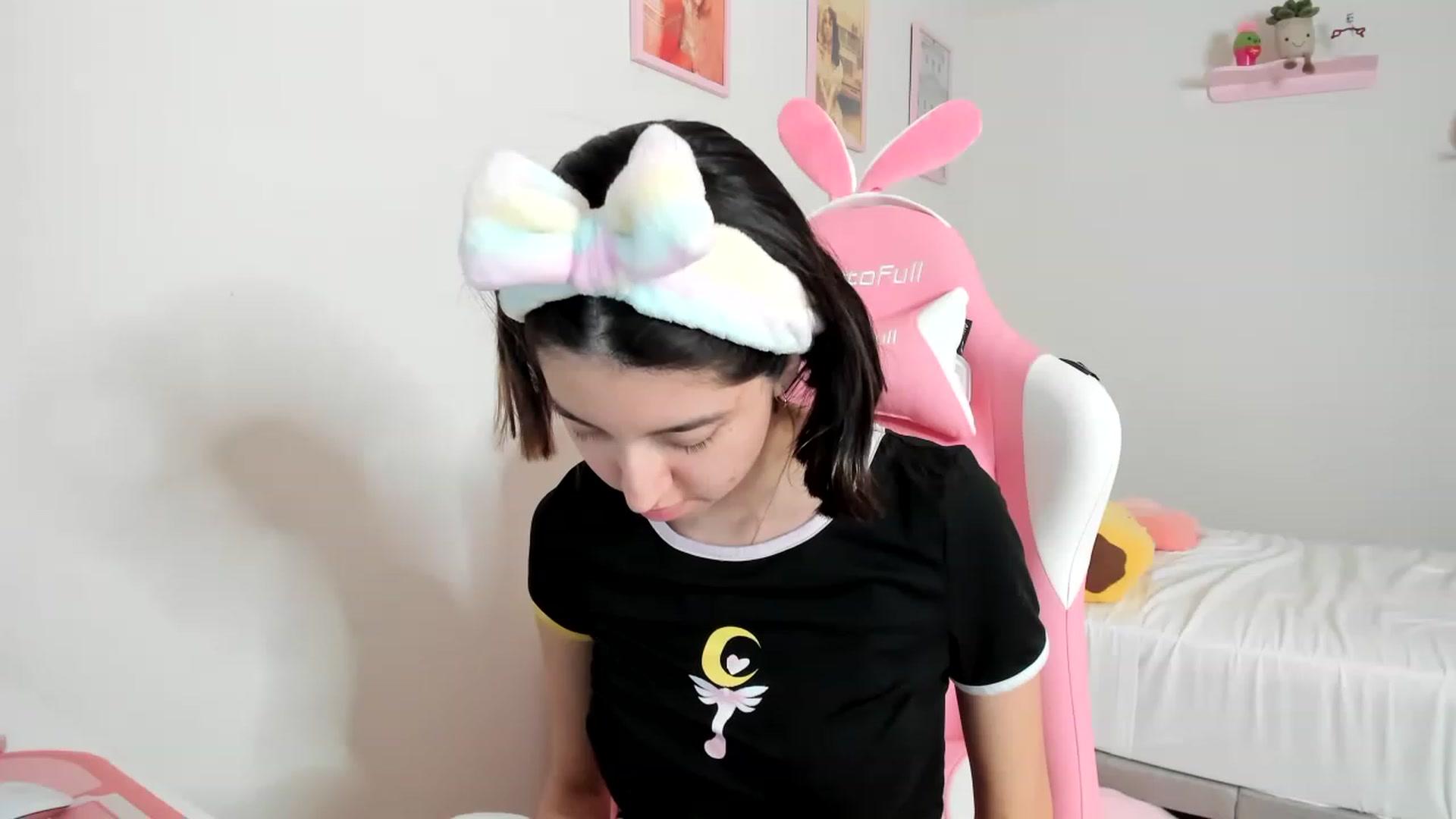 Gallery image thumbnail from Cherrycute666's myfreecams stream on, 04/18/2023, 07:35 image 2 of 20
