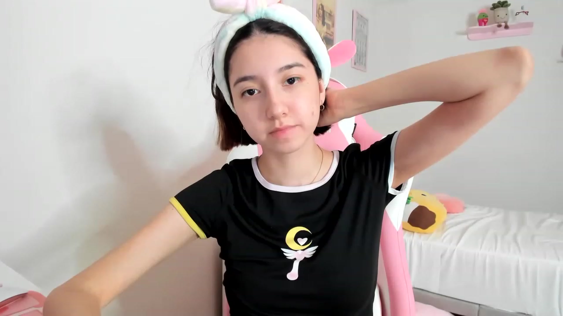 Gallery image thumbnail from Cherrycute666's myfreecams stream on, 04/18/2023, 07:35 image 1 of 20