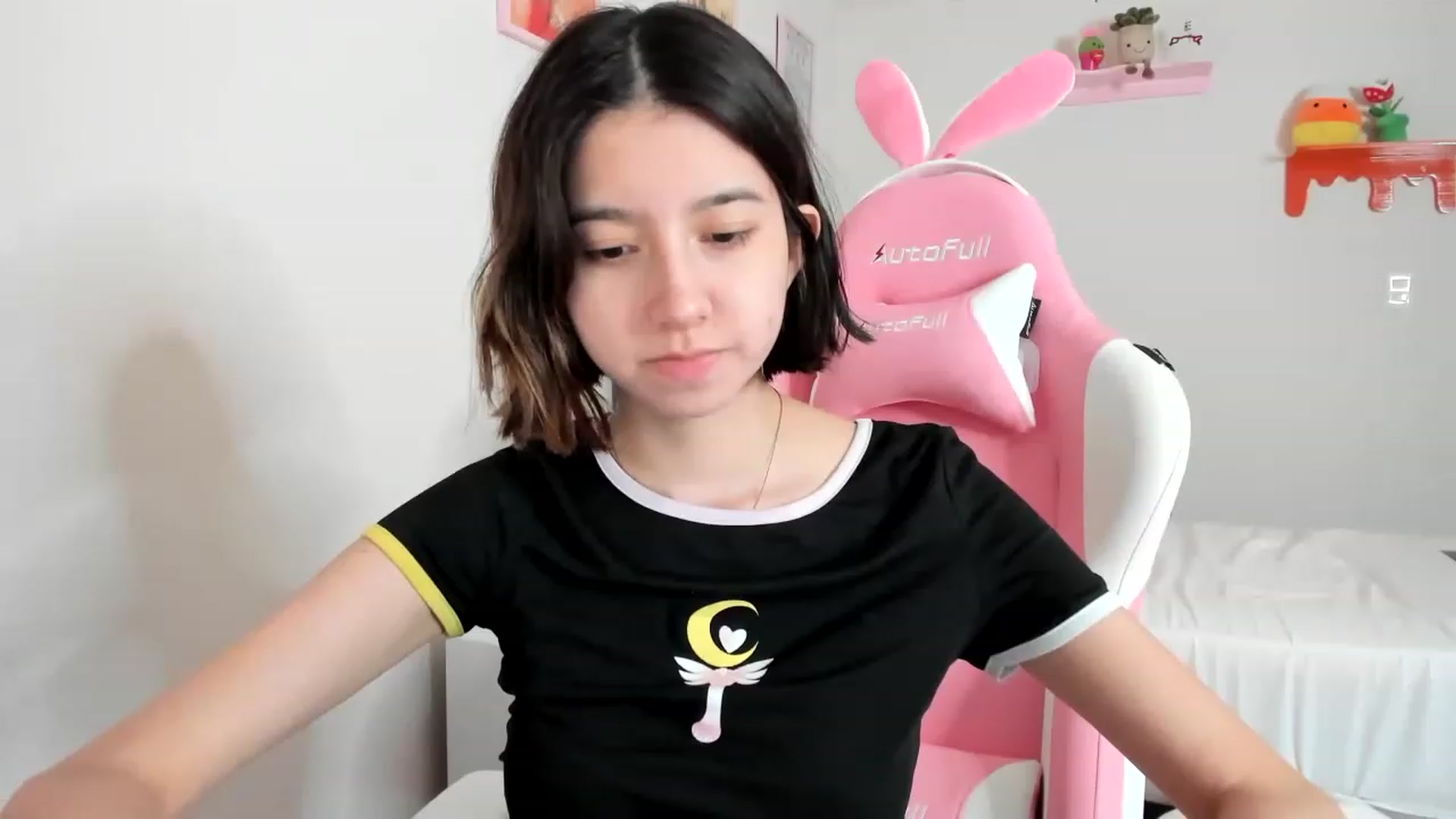 Gallery image thumbnail from Cherrycute666's myfreecams stream on, 04/18/2023, 07:35 image 12 of 20