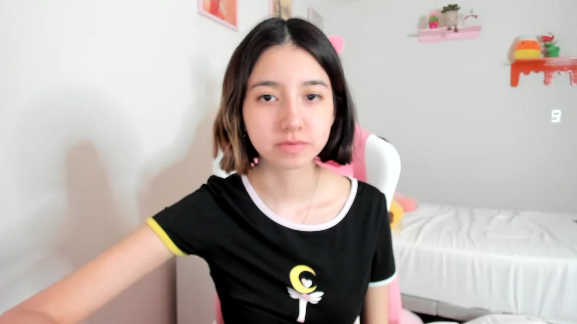 Gallery image thumbnail from Cherrycute666's myfreecams stream on, 04/18/2023, 07:35 image 17 of 20