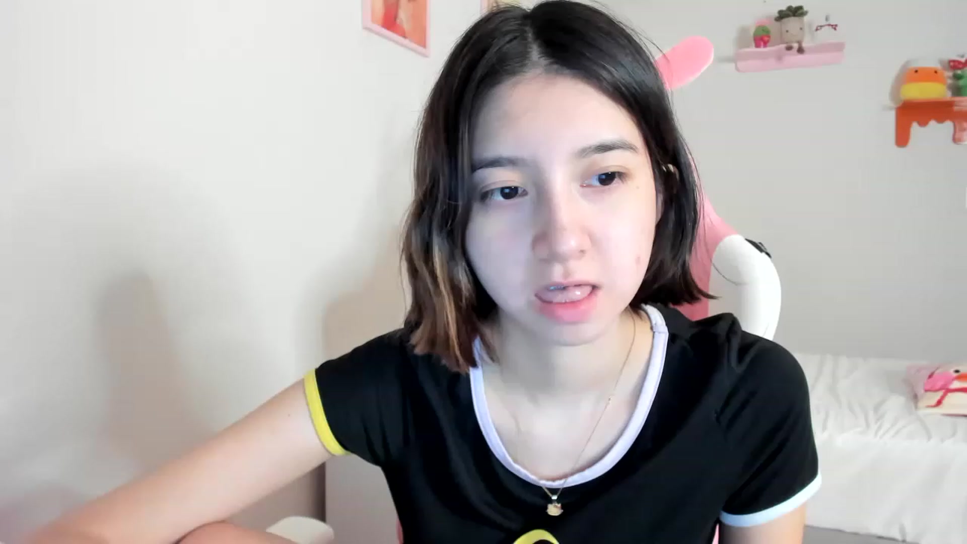 Gallery image thumbnail from Cherrycute666's myfreecams stream on, 04/18/2023, 09:52 image 1 of 20