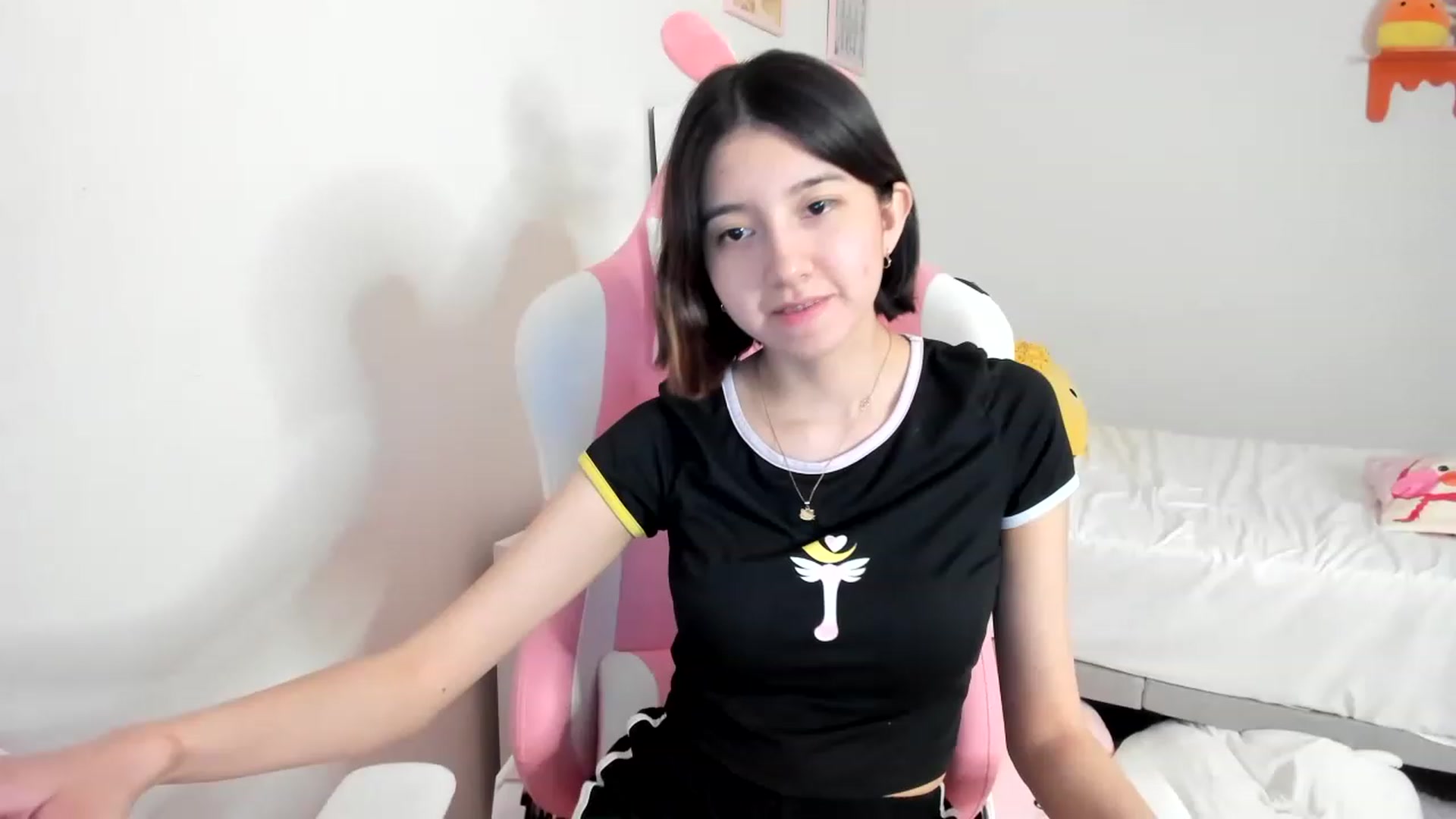 Gallery image thumbnail from Cherrycute666's myfreecams stream on, 04/18/2023, 09:52 image 4 of 20