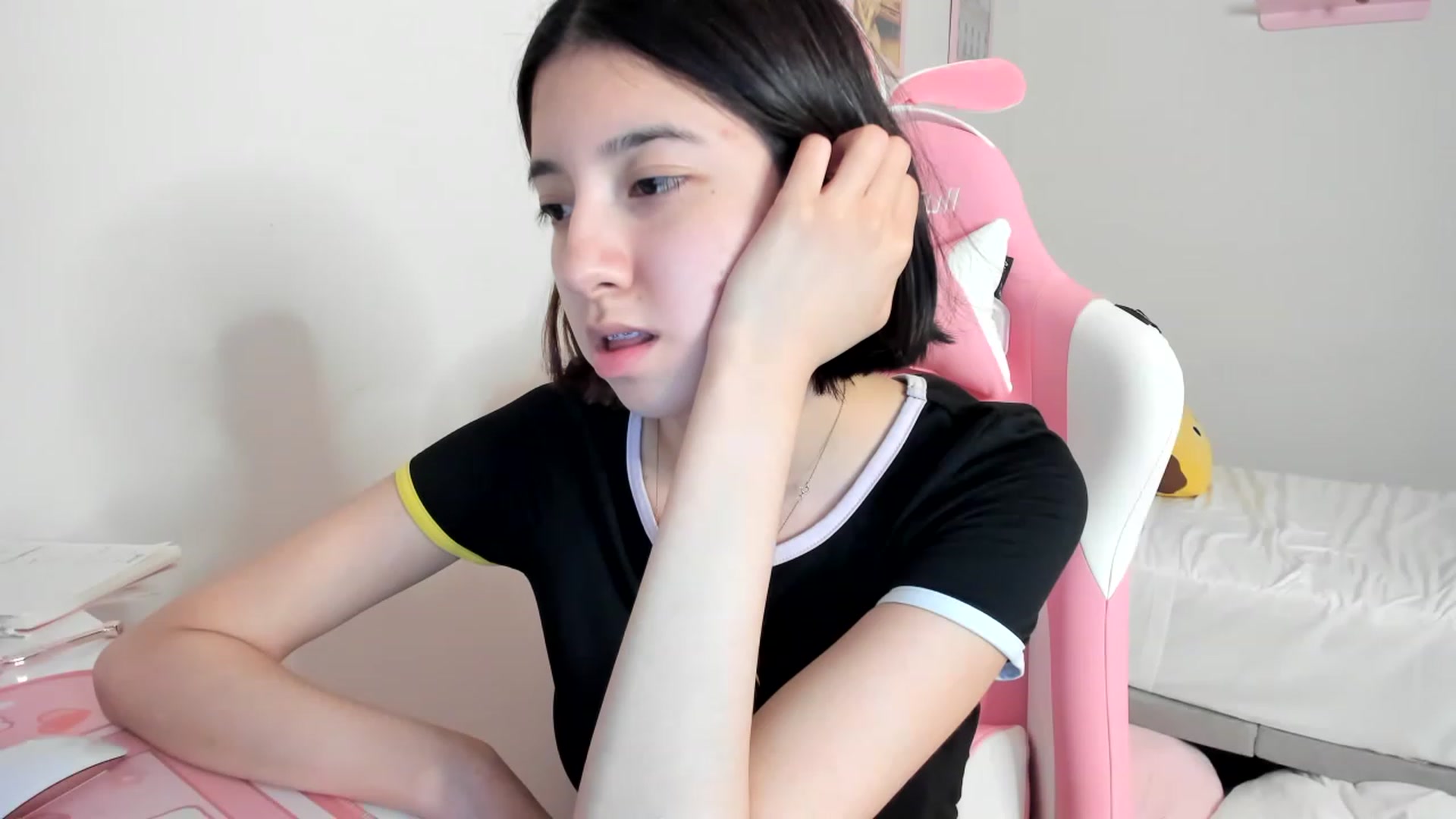 Gallery image thumbnail from Cherrycute666's myfreecams stream on, 04/18/2023, 09:52 image 15 of 20