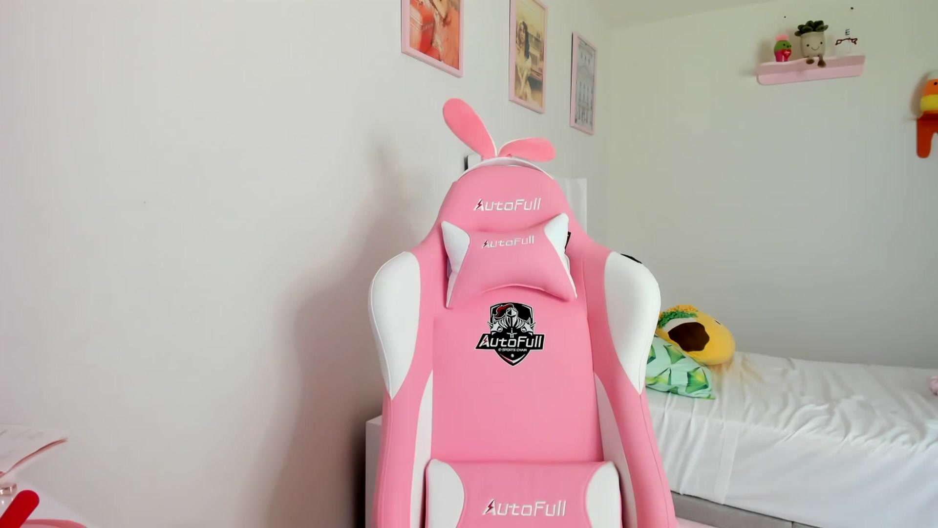 Gallery image thumbnail from Cherrycute666's myfreecams stream on, 04/18/2023, 20:50 image 5 of 20