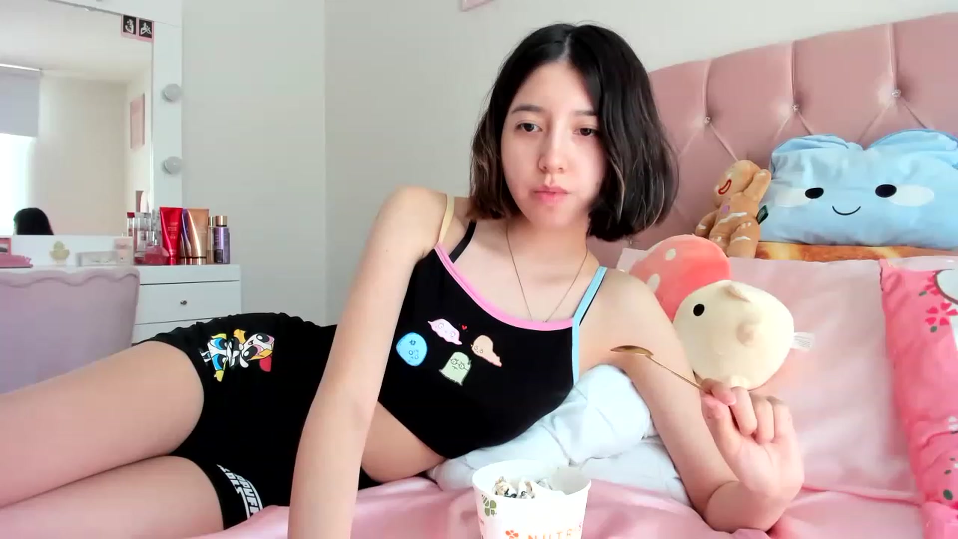 Gallery image thumbnail from Cherrycute666's myfreecams stream on, 04/18/2023, 23:03 image 12 of 20