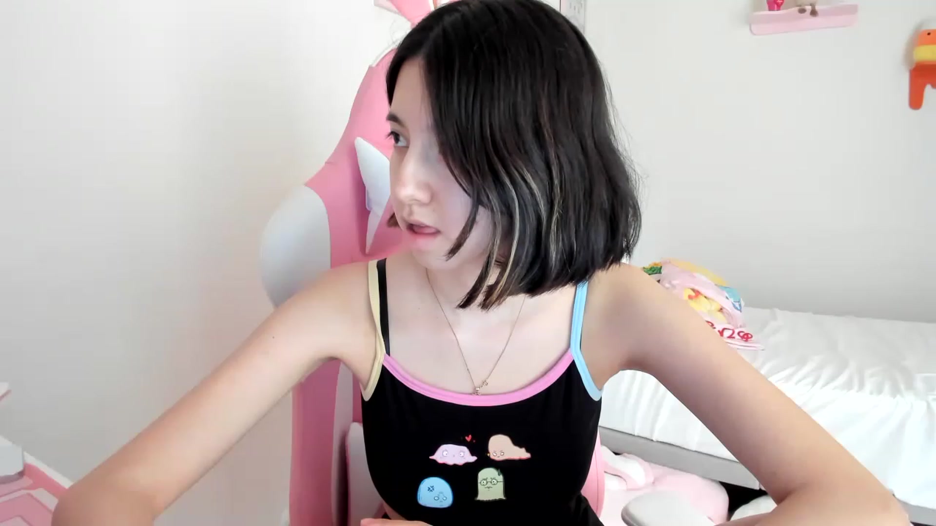 Gallery image thumbnail from Cherrycute666's myfreecams stream on, 04/18/2023, 23:03 image 14 of 20