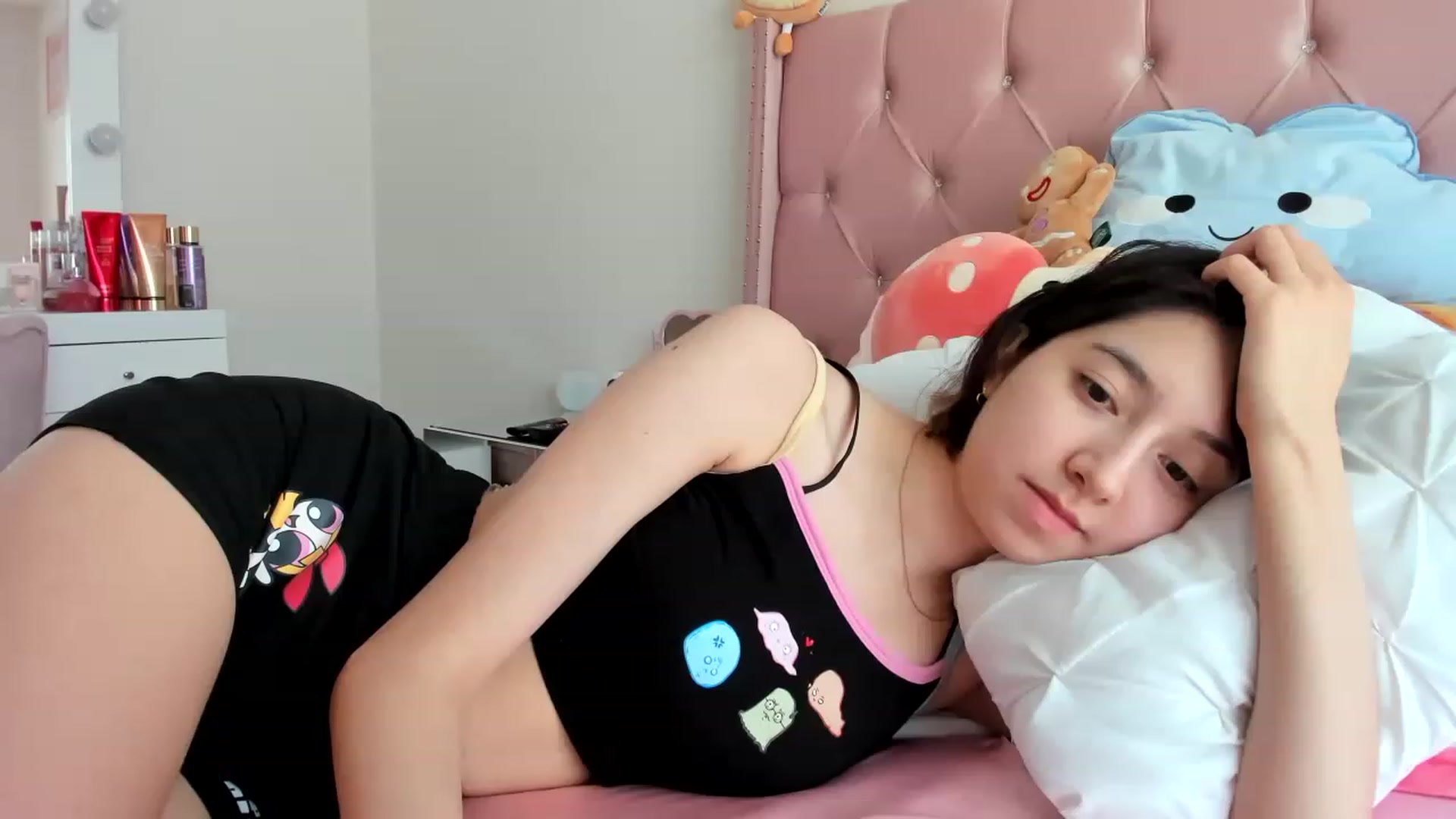Gallery image thumbnail from Cherrycute666's myfreecams stream on, 04/18/2023, 23:03 image 3 of 20