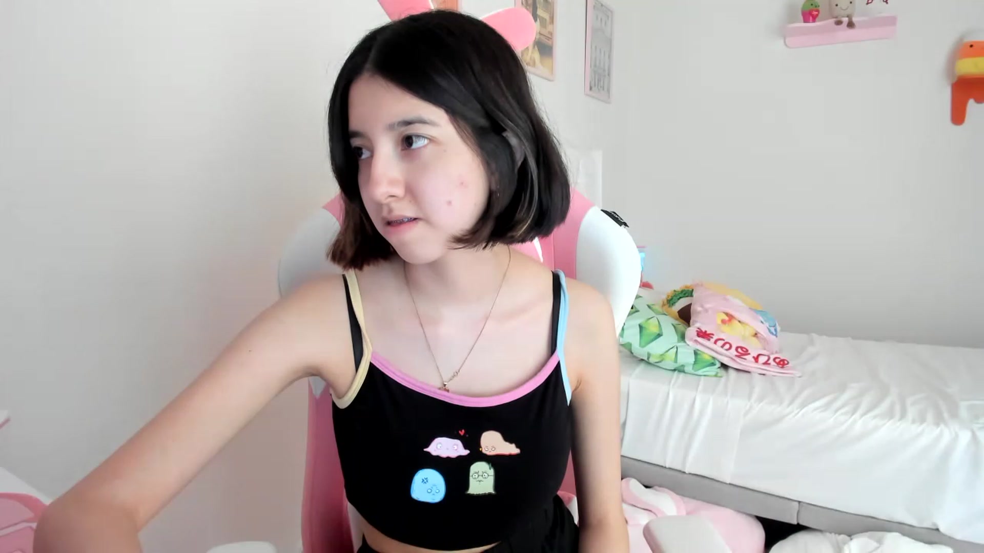 Gallery image thumbnail from Cherrycute666's myfreecams stream on, 04/18/2023, 23:03 image 17 of 20