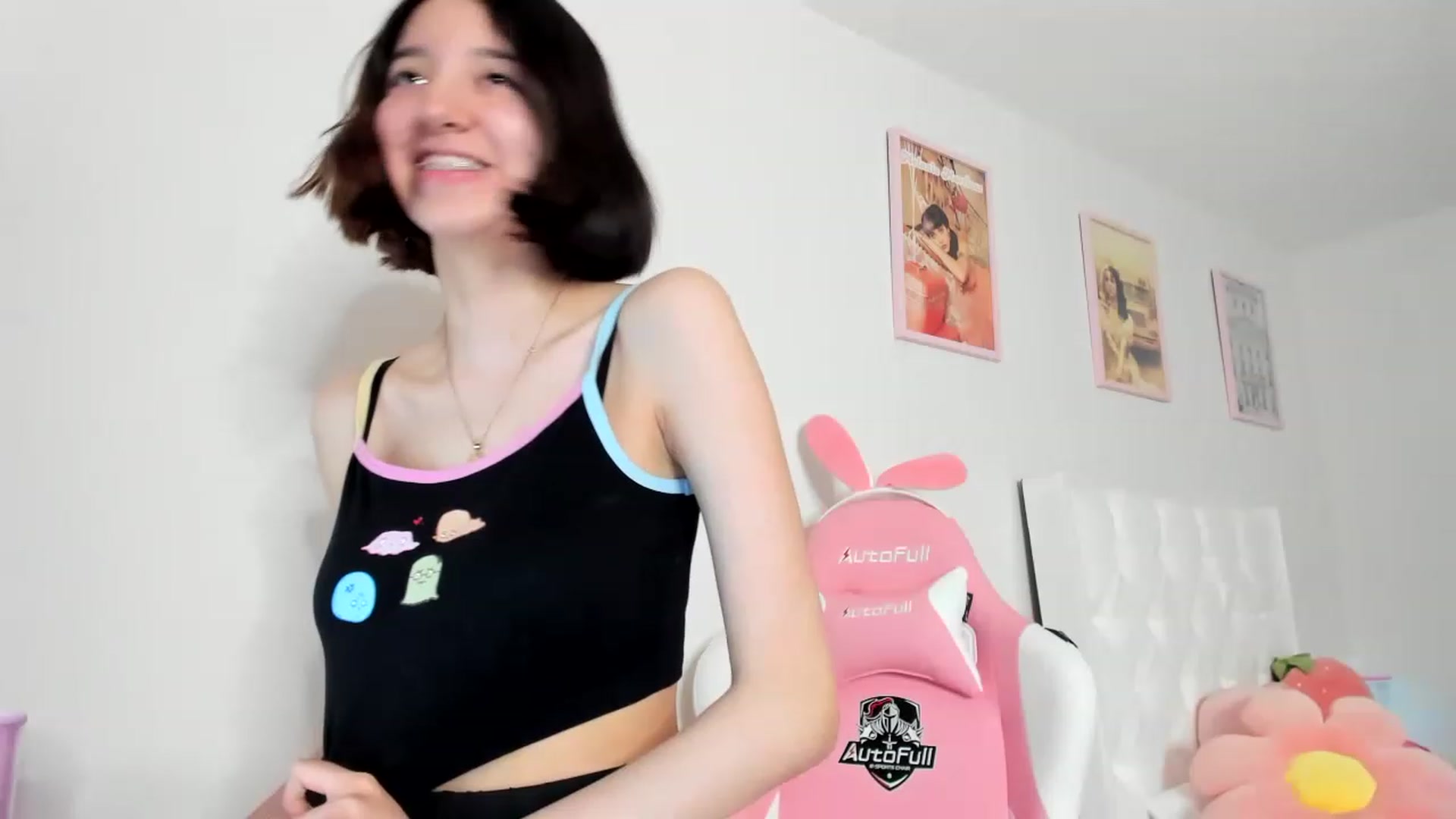 Gallery image thumbnail from Cherrycute666's myfreecams stream on, 04/19/2023, 02:38 image 7 of 20
