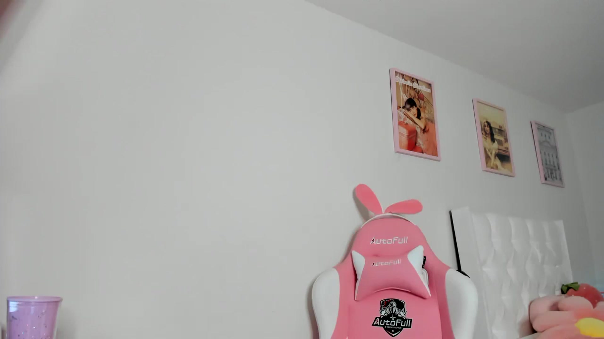Gallery image thumbnail from Cherrycute666's myfreecams stream on, 04/19/2023, 02:38 image 5 of 20