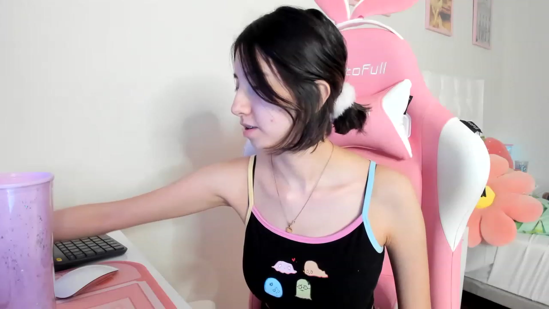 Gallery image thumbnail from Cherrycute666's myfreecams stream on, 04/19/2023, 06:03 image 5 of 20