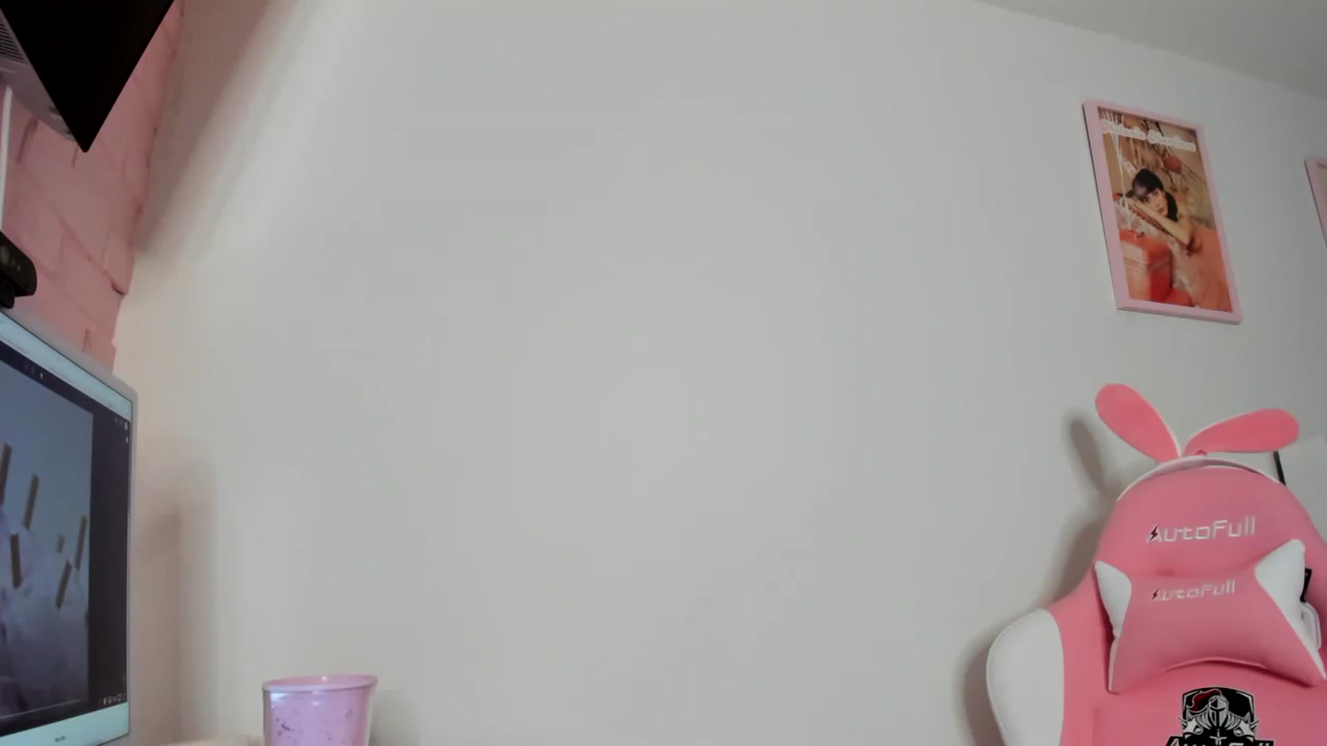 Gallery image thumbnail from Cherrycute666's myfreecams stream on, 04/19/2023, 07:11 image 4 of 20