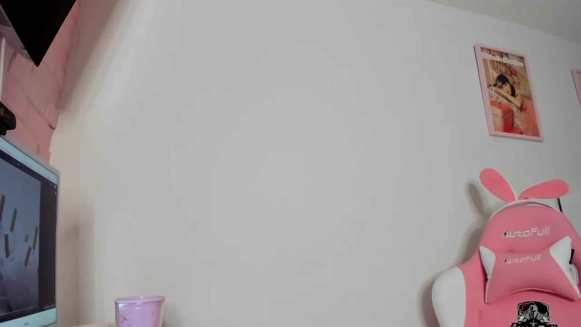 Gallery image thumbnail from Cherrycute666's myfreecams stream on, 04/19/2023, 07:11 image 3 of 20