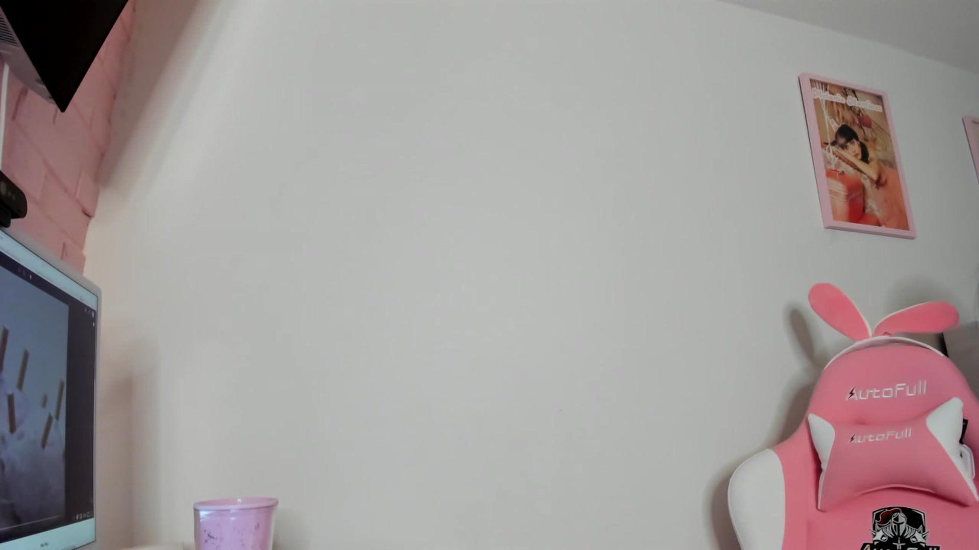 Gallery image thumbnail from Cherrycute666's myfreecams stream on, 04/19/2023, 07:11 image 2 of 20