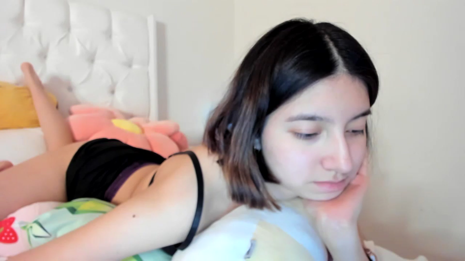 Gallery image thumbnail from Cherrycute666's myfreecams stream on, 04/19/2023, 10:28 image 9 of 20