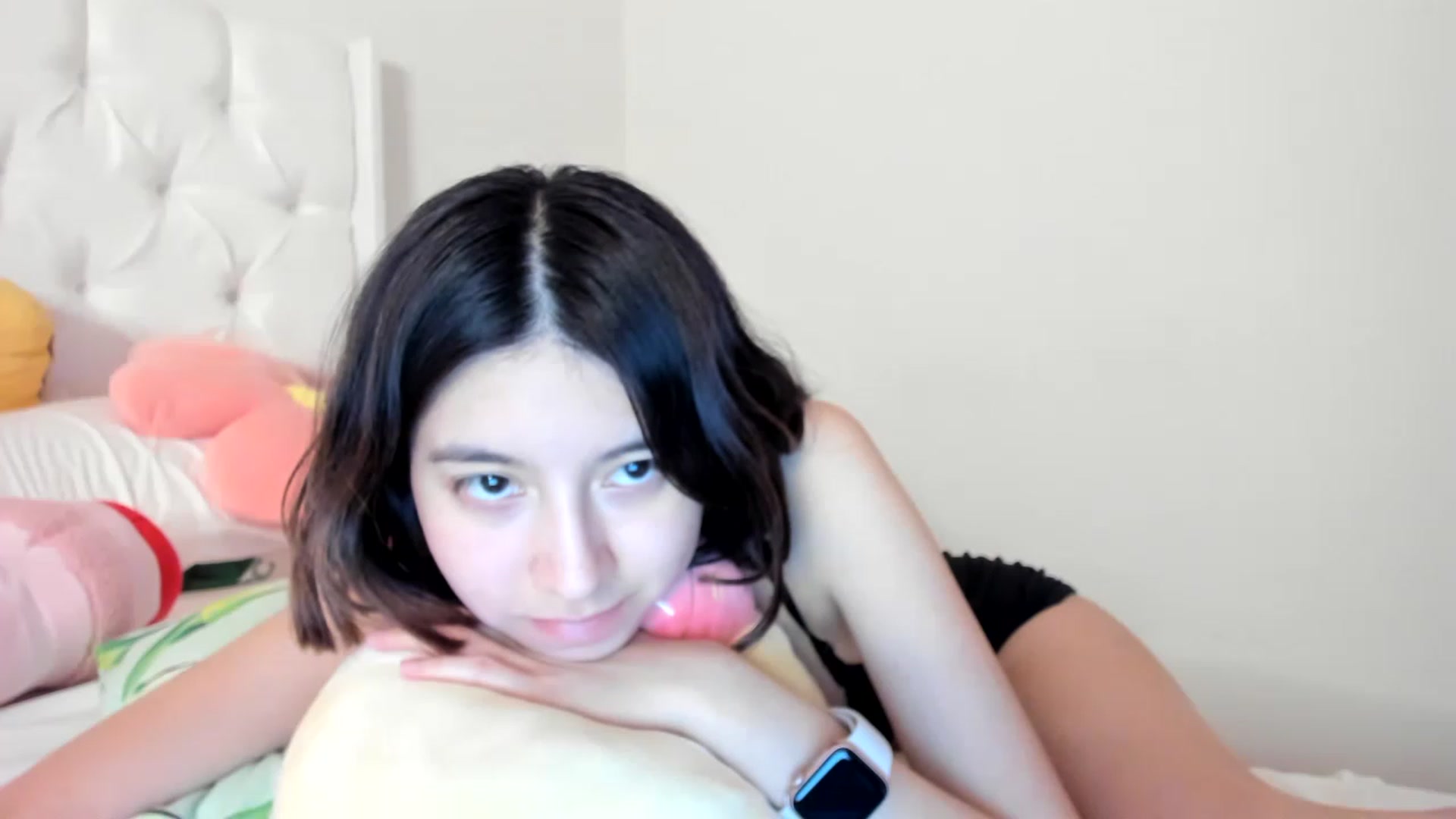 Gallery image thumbnail from Cherrycute666's myfreecams stream on, 04/19/2023, 10:28 image 14 of 20