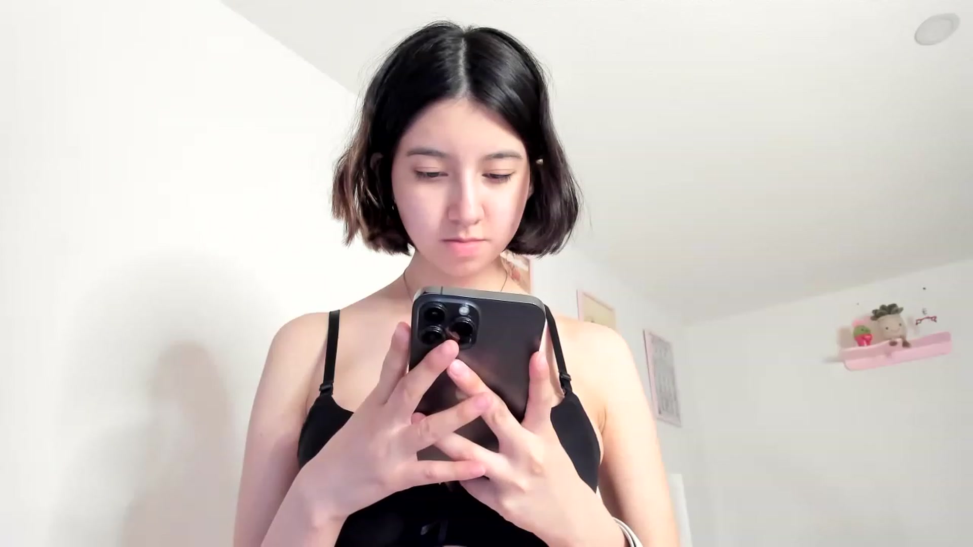 Gallery image thumbnail from Cherrycute666's myfreecams stream on, 04/19/2023, 10:28 image 1 of 20