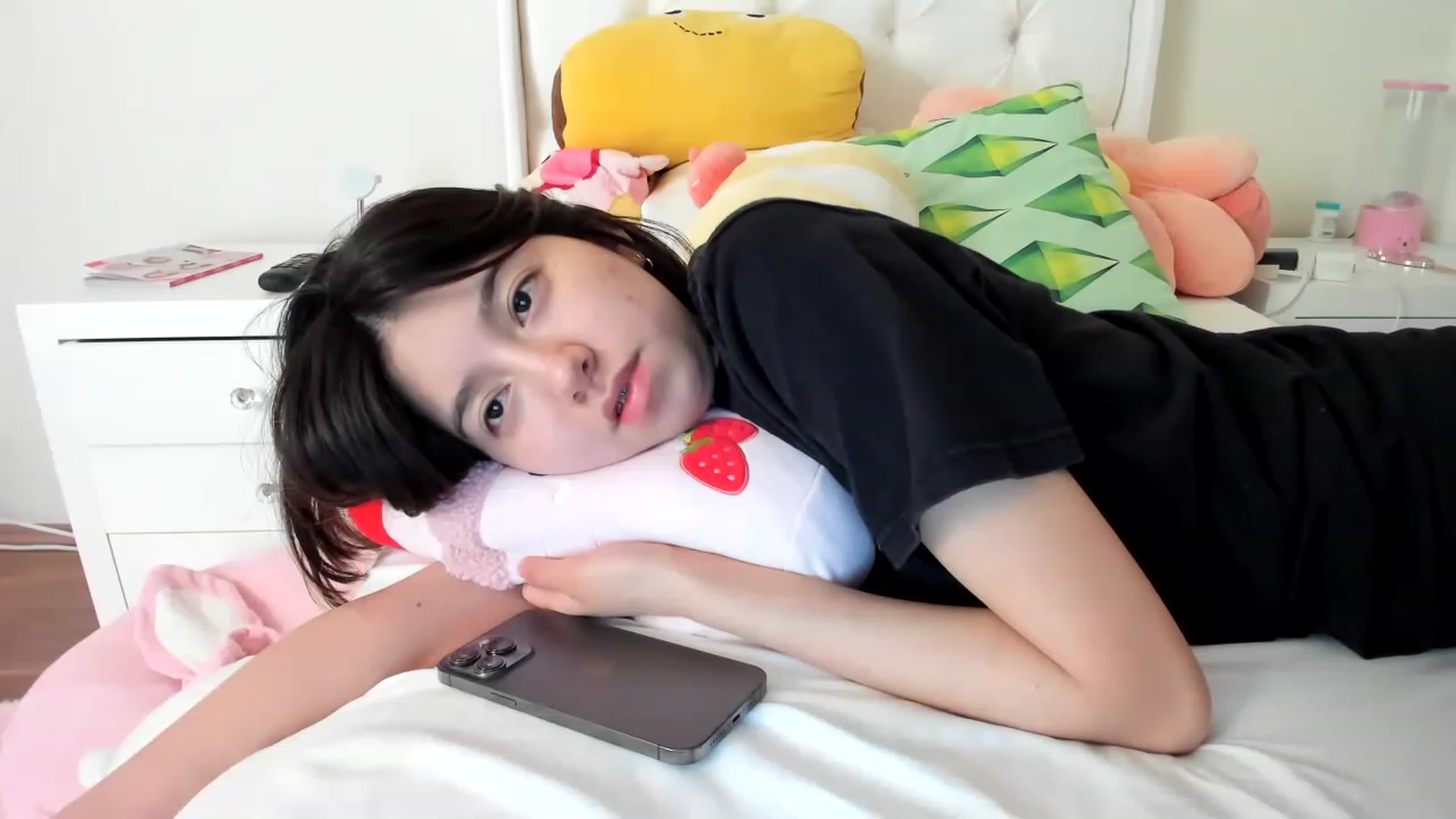 Gallery image thumbnail from Cherrycute666's myfreecams stream on, 04/19/2023, 16:05 image 3 of 20