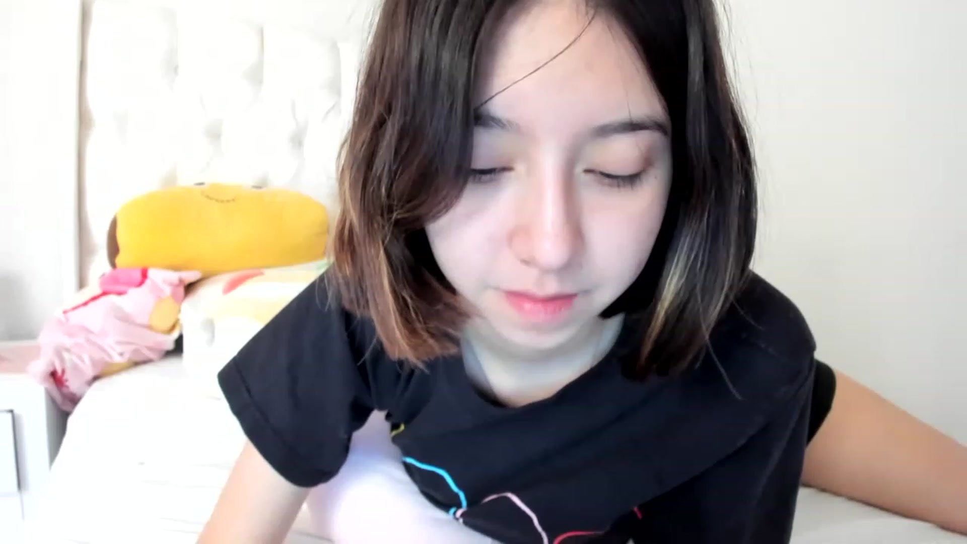 Gallery image thumbnail from Cherrycute666's myfreecams stream on, 04/19/2023, 16:05 image 13 of 20