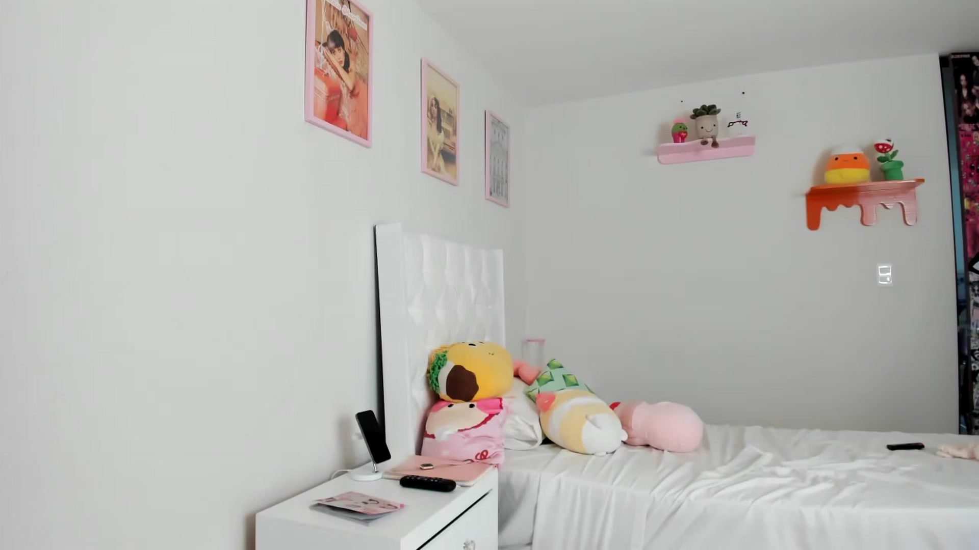 Gallery image thumbnail from Cherrycute666's myfreecams stream on, 04/19/2023, 16:05 image 17 of 20