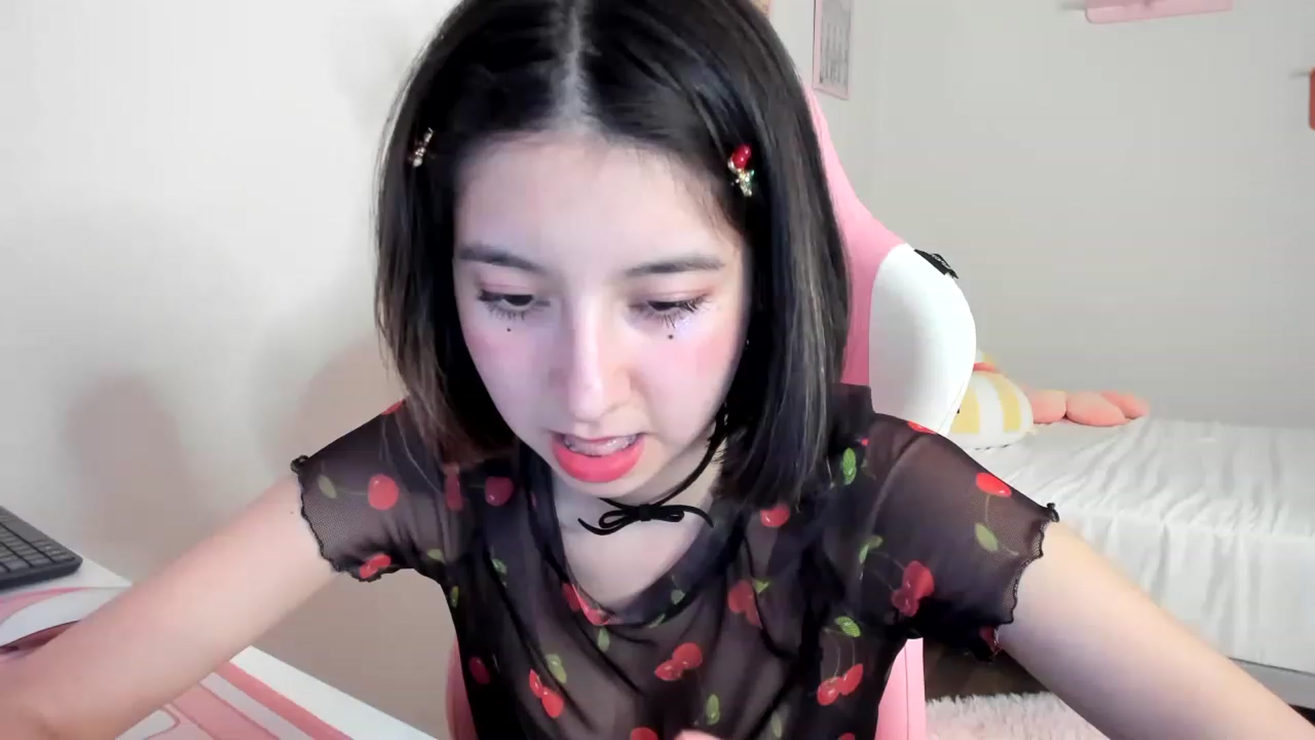 Gallery image thumbnail from Cherrycute666's myfreecams stream on, 04/20/2023, 04:57 image 4 of 20