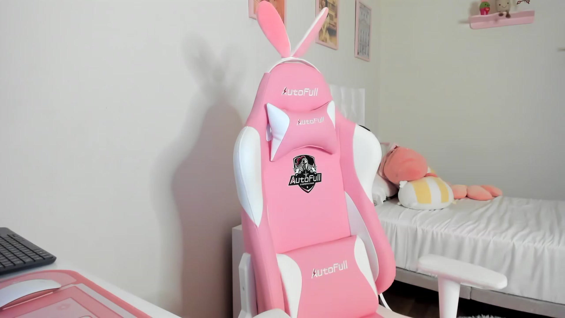 Gallery image thumbnail from Cherrycute666's myfreecams stream on, 04/20/2023, 04:57 image 1 of 20