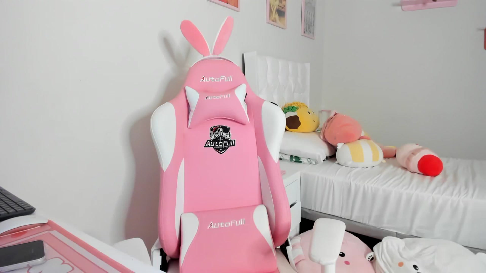 Gallery image thumbnail from Cherrycute666's myfreecams stream on, 04/20/2023, 04:57 image 18 of 20