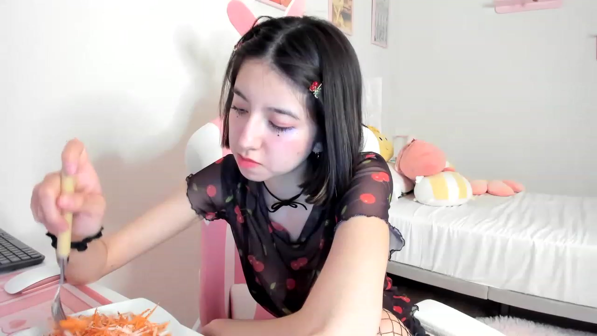 Gallery image thumbnail from Cherrycute666's myfreecams stream on, 04/20/2023, 04:57 image 14 of 20