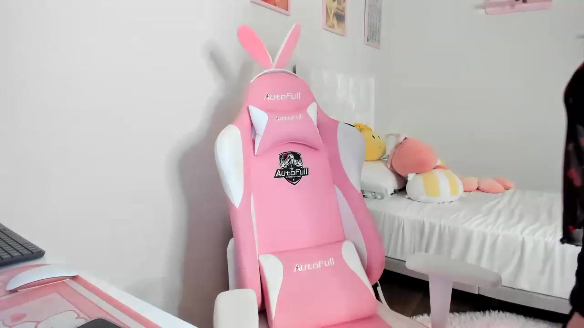 Gallery image thumbnail from Cherrycute666's myfreecams stream on, 04/20/2023, 04:57 image 5 of 20