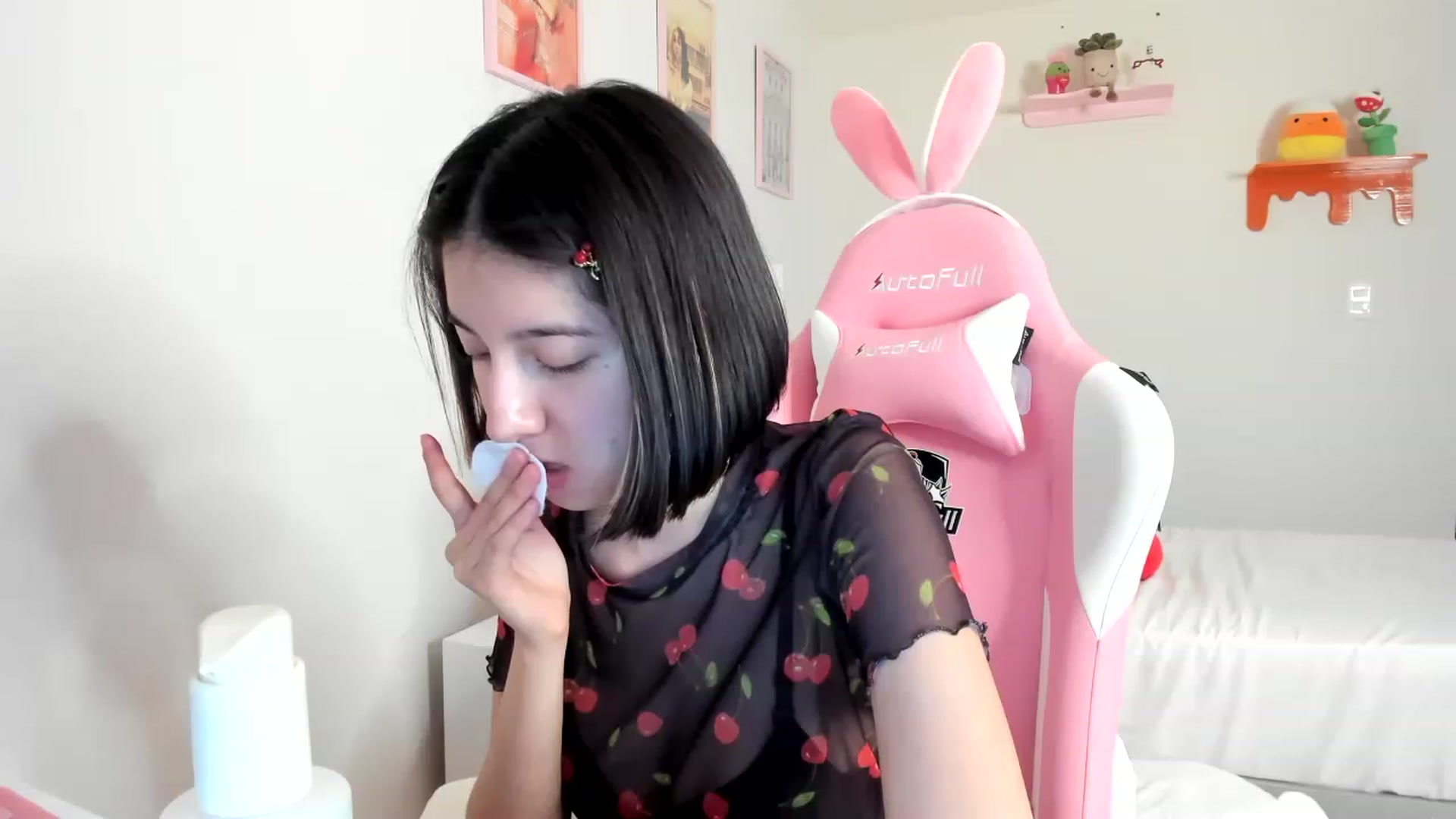Gallery image thumbnail from Cherrycute666's myfreecams stream on, 04/20/2023, 05:22 image 17 of 20