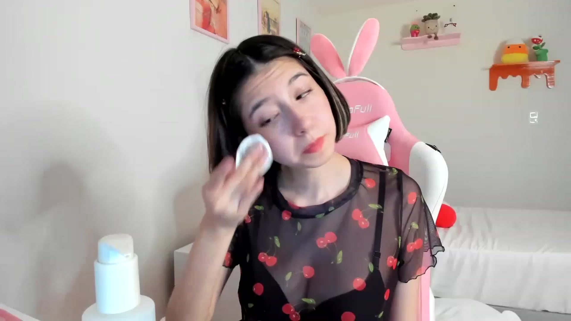 Gallery image thumbnail from Cherrycute666's myfreecams stream on, 04/20/2023, 05:22 image 15 of 20