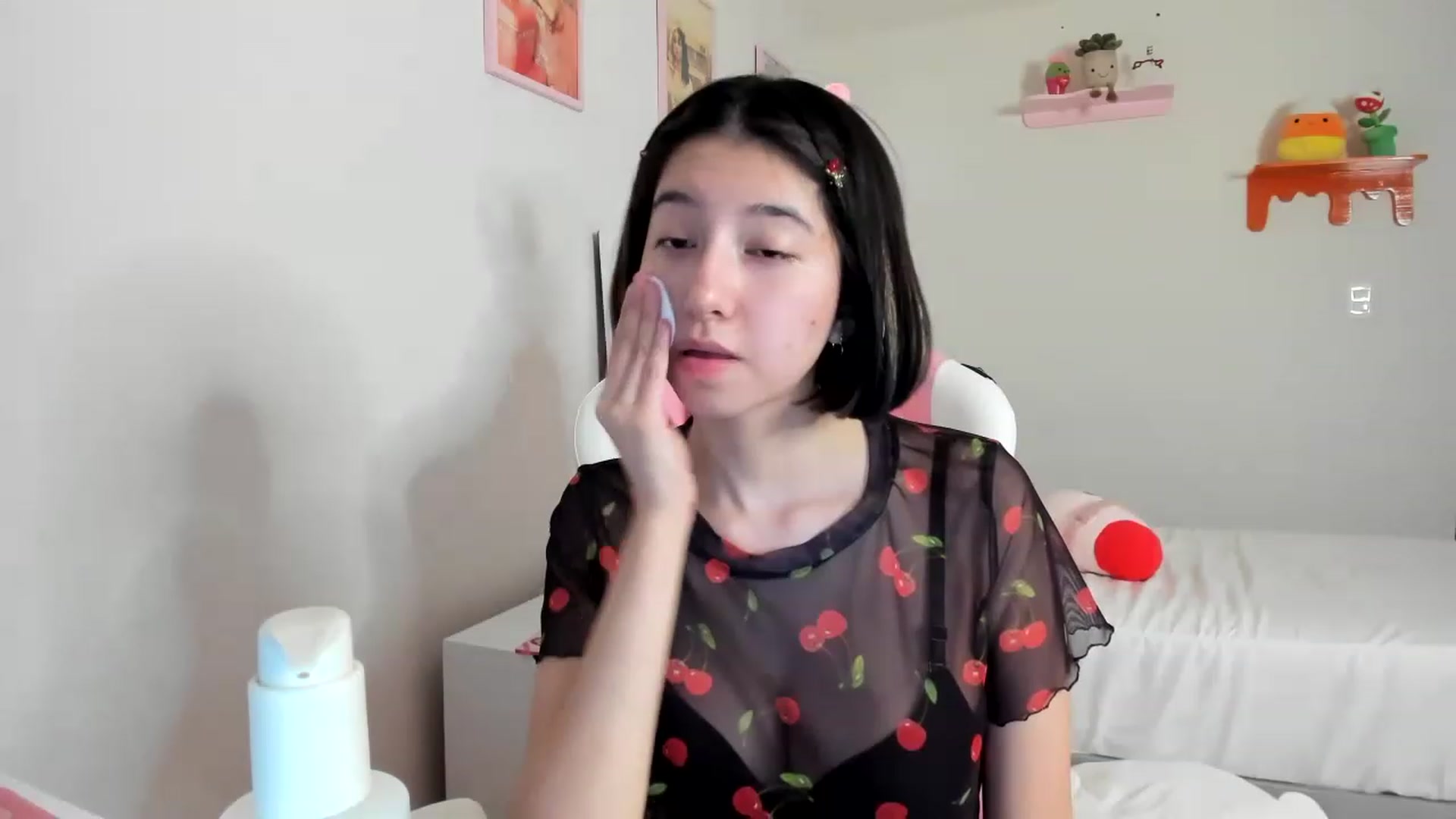 Gallery image thumbnail from Cherrycute666's myfreecams stream on, 04/20/2023, 05:22 image 19 of 20