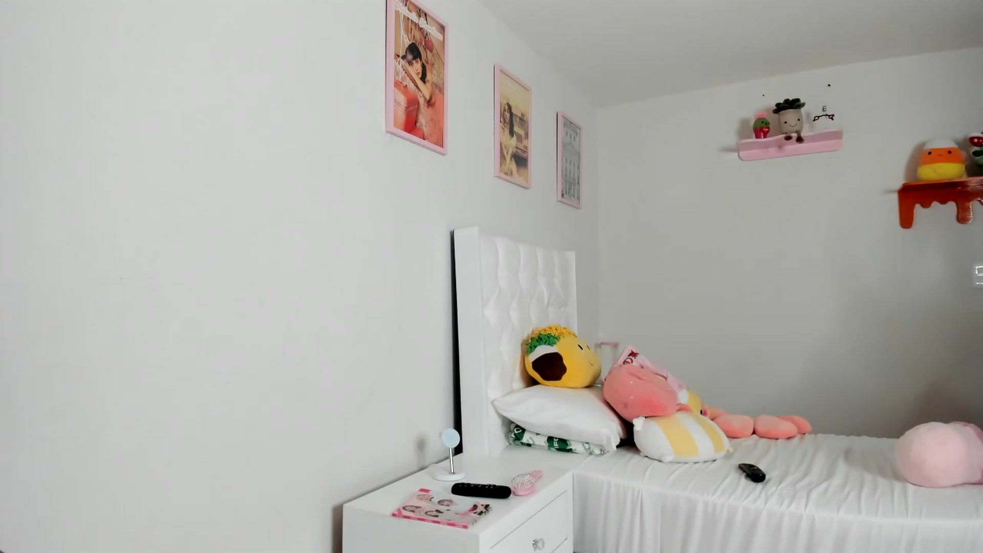 Gallery image thumbnail from Cherrycute666's myfreecams stream on, 04/20/2023, 10:31 image 20 of 20