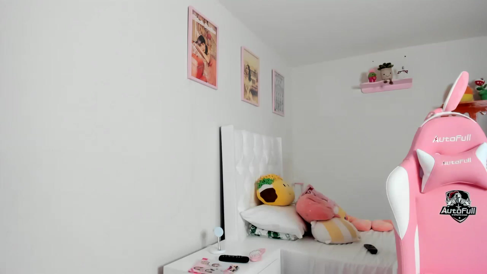 Gallery image thumbnail from Cherrycute666's myfreecams stream on, 04/20/2023, 10:31 image 12 of 20
