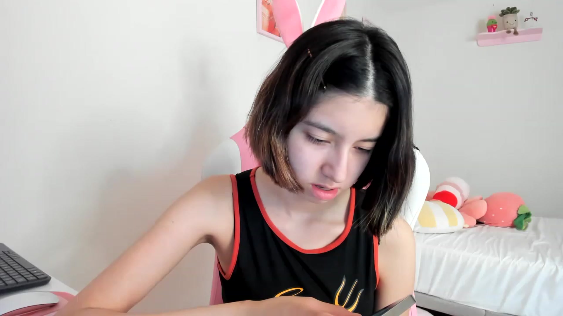 Gallery image thumbnail from Cherrycute666's myfreecams stream on, 04/20/2023, 21:36 image 4 of 20