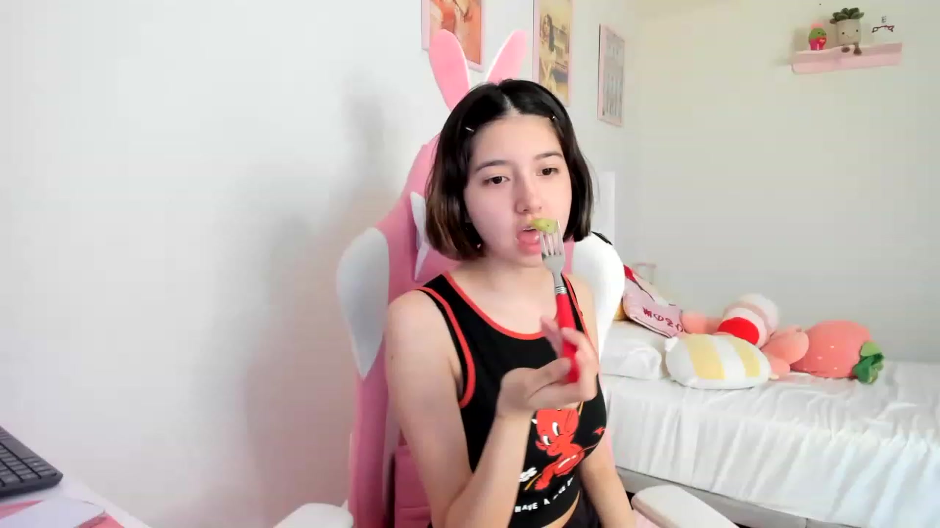 Gallery image thumbnail from Cherrycute666's myfreecams stream on, 04/20/2023, 21:36 image 7 of 20